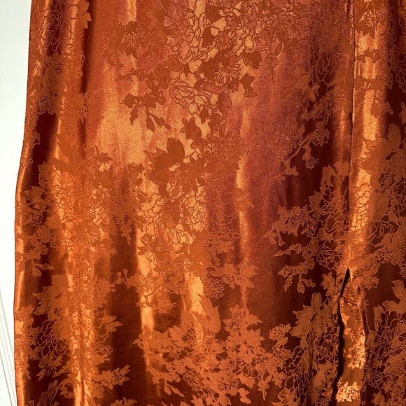 Floral midi slip skirt with side slit. - Picture 3 of 7